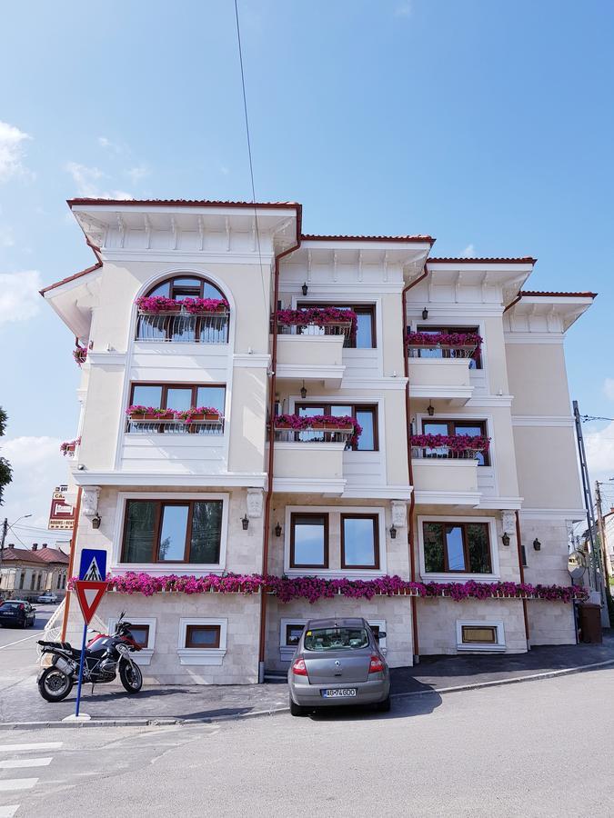 Pensiunea Geostar Curtea de Argeş Exterior foto