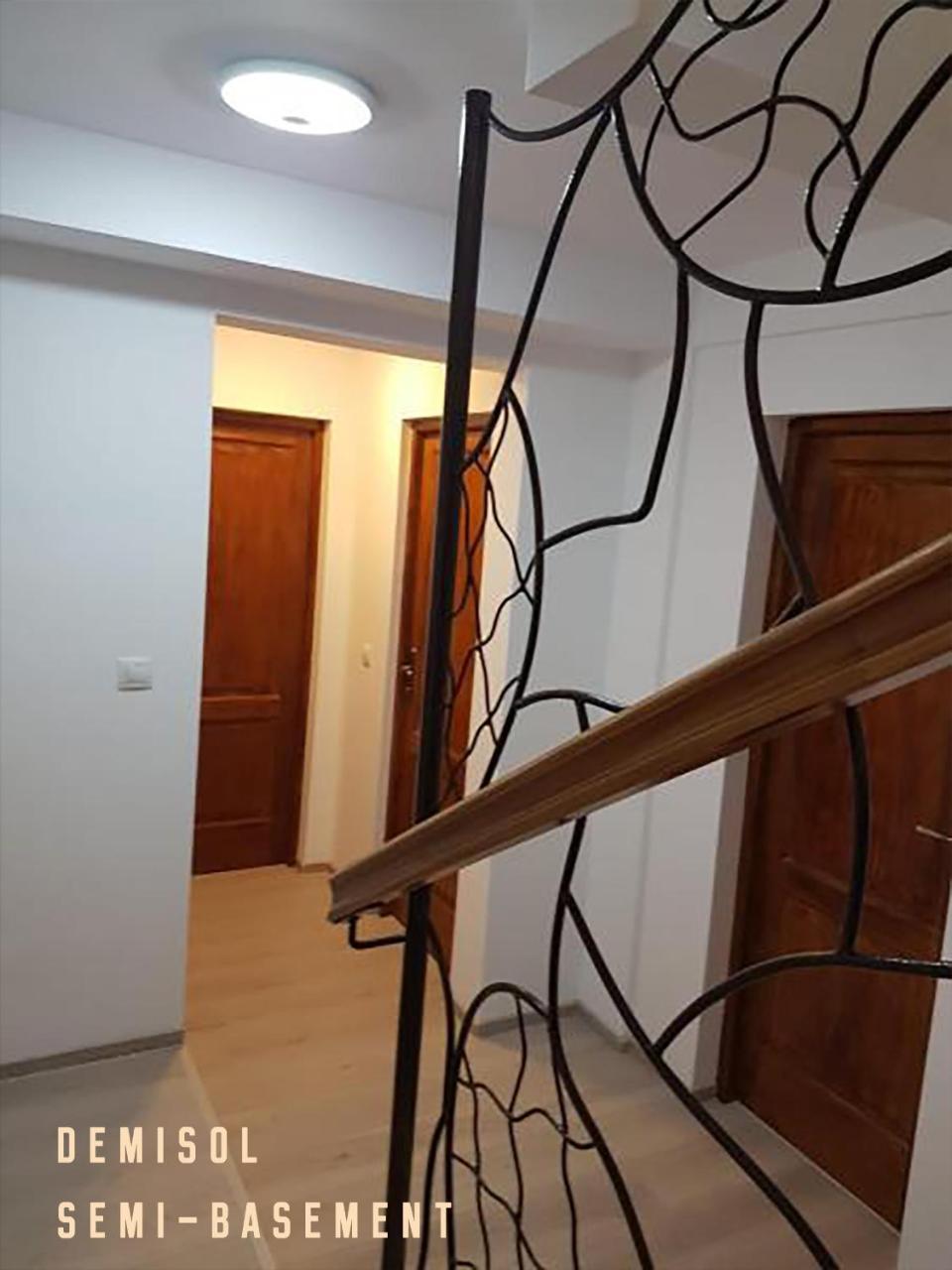Pensiunea Geostar Curtea de Argeş Exterior foto